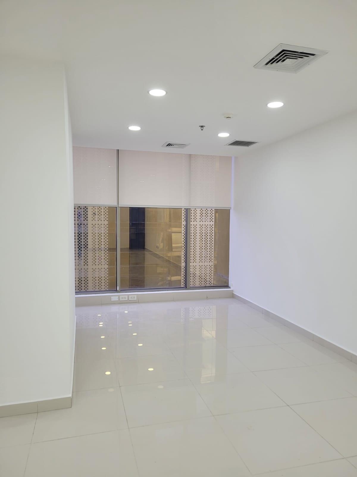 com-00005f60-06.jpg