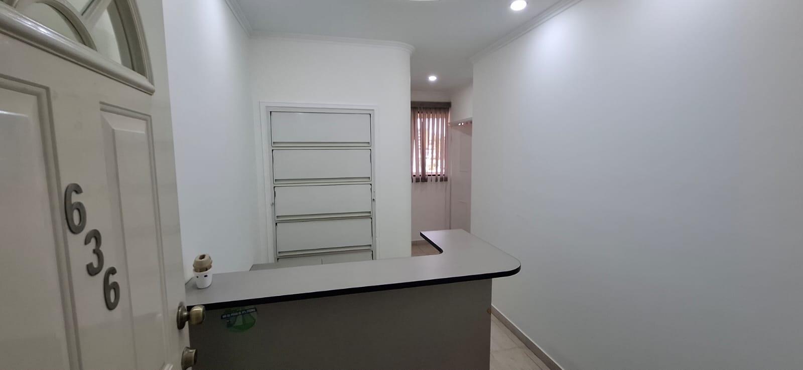 com-0000615a-09.jpg
