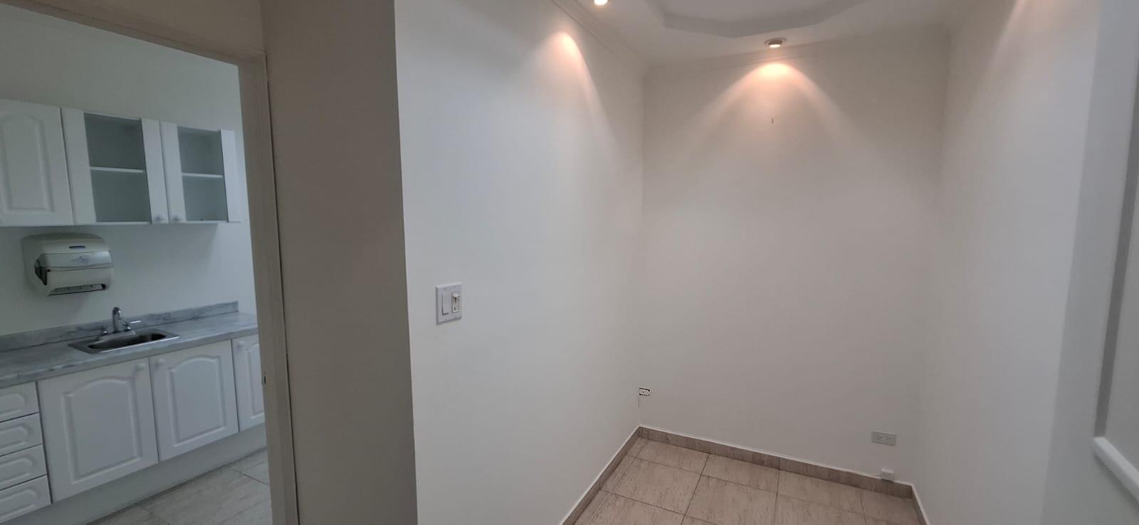 com-0000615a-14.jpg