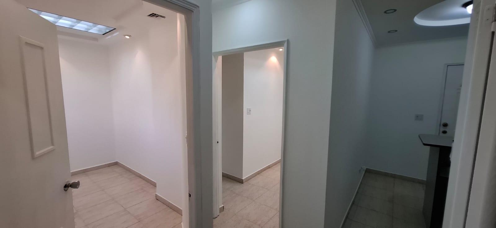 com-0000615a-15.jpg