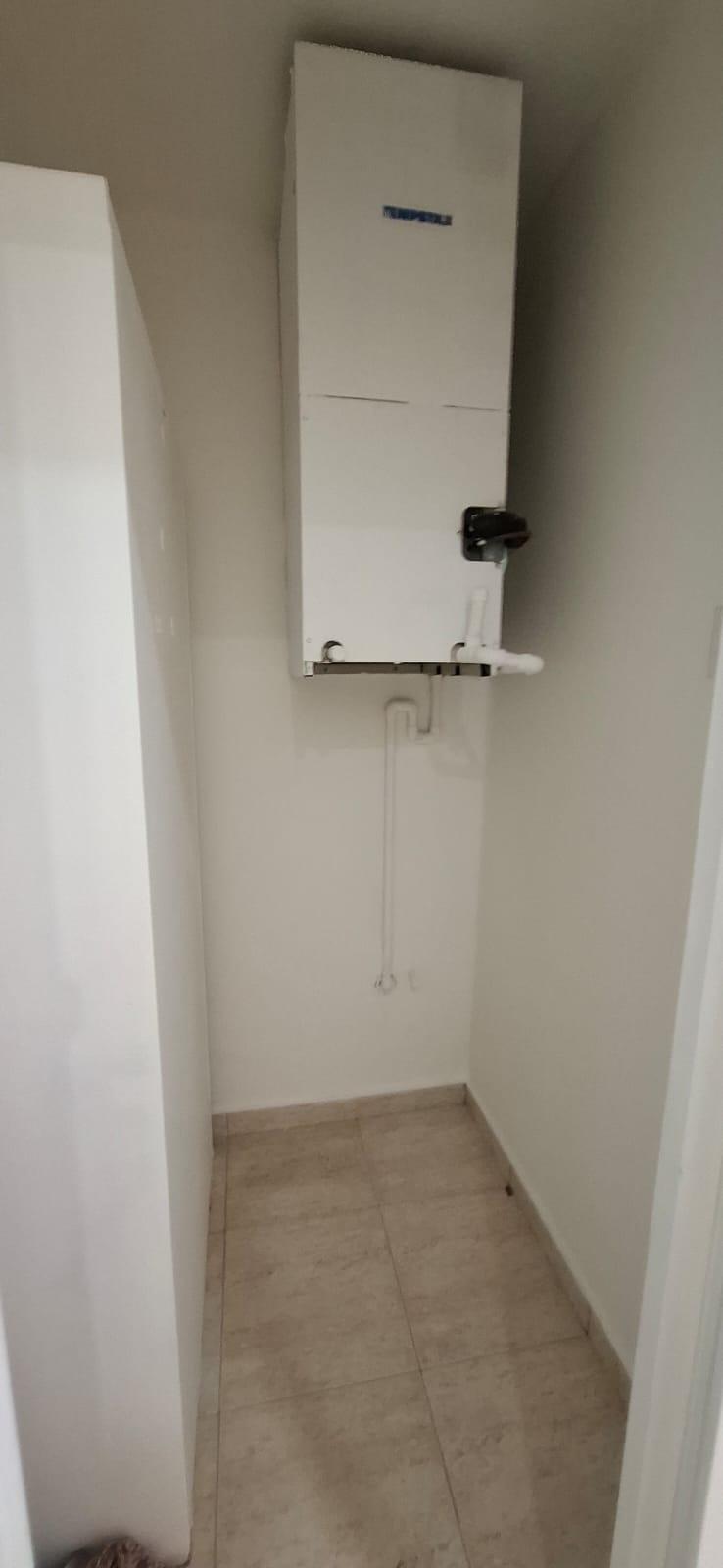 com-0000615a-20.jpg