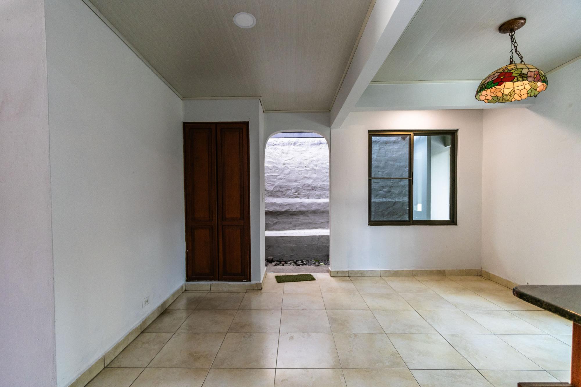 res-00005eb2-01.jpg