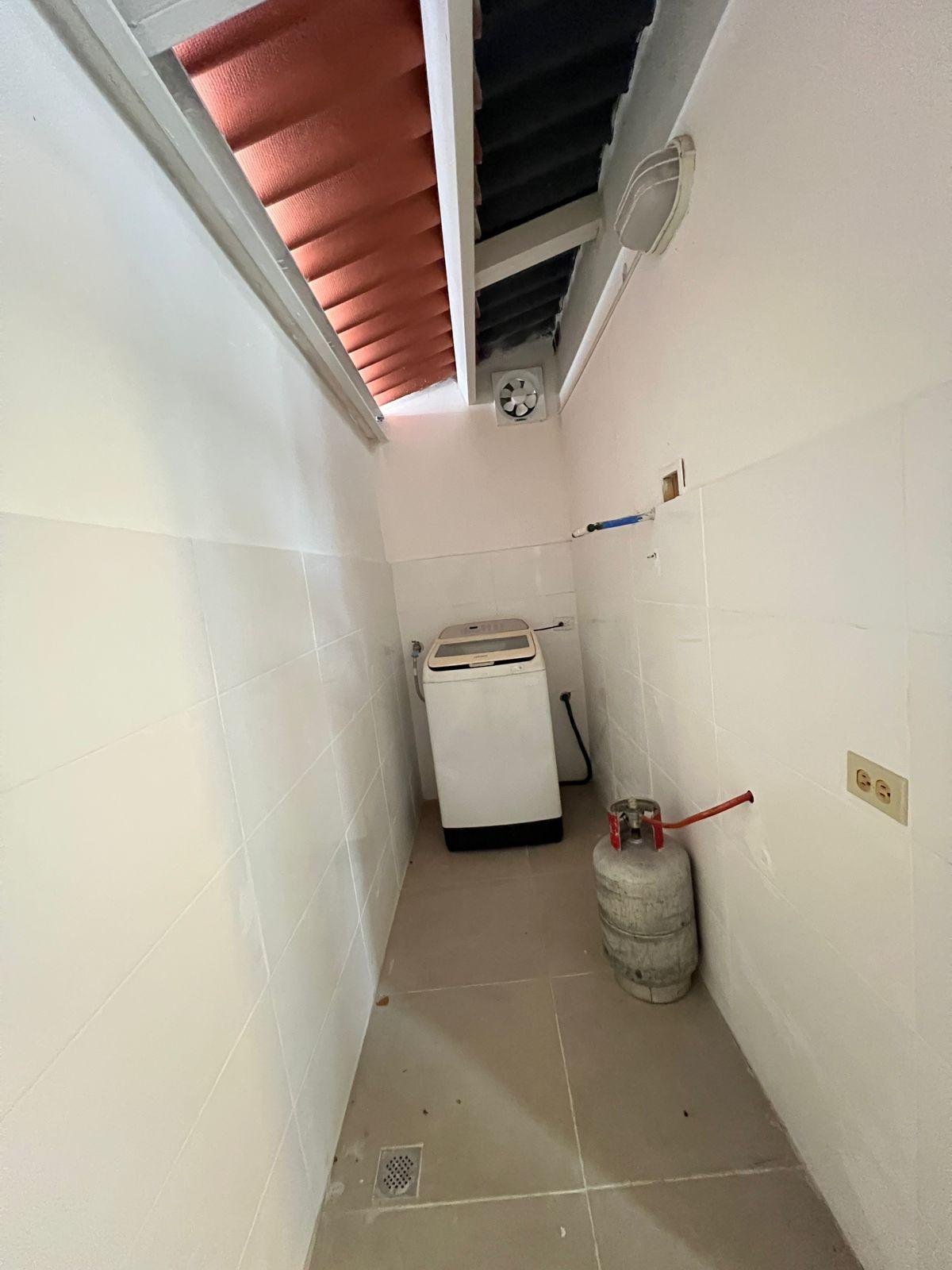 res-00005f12-06.jpg