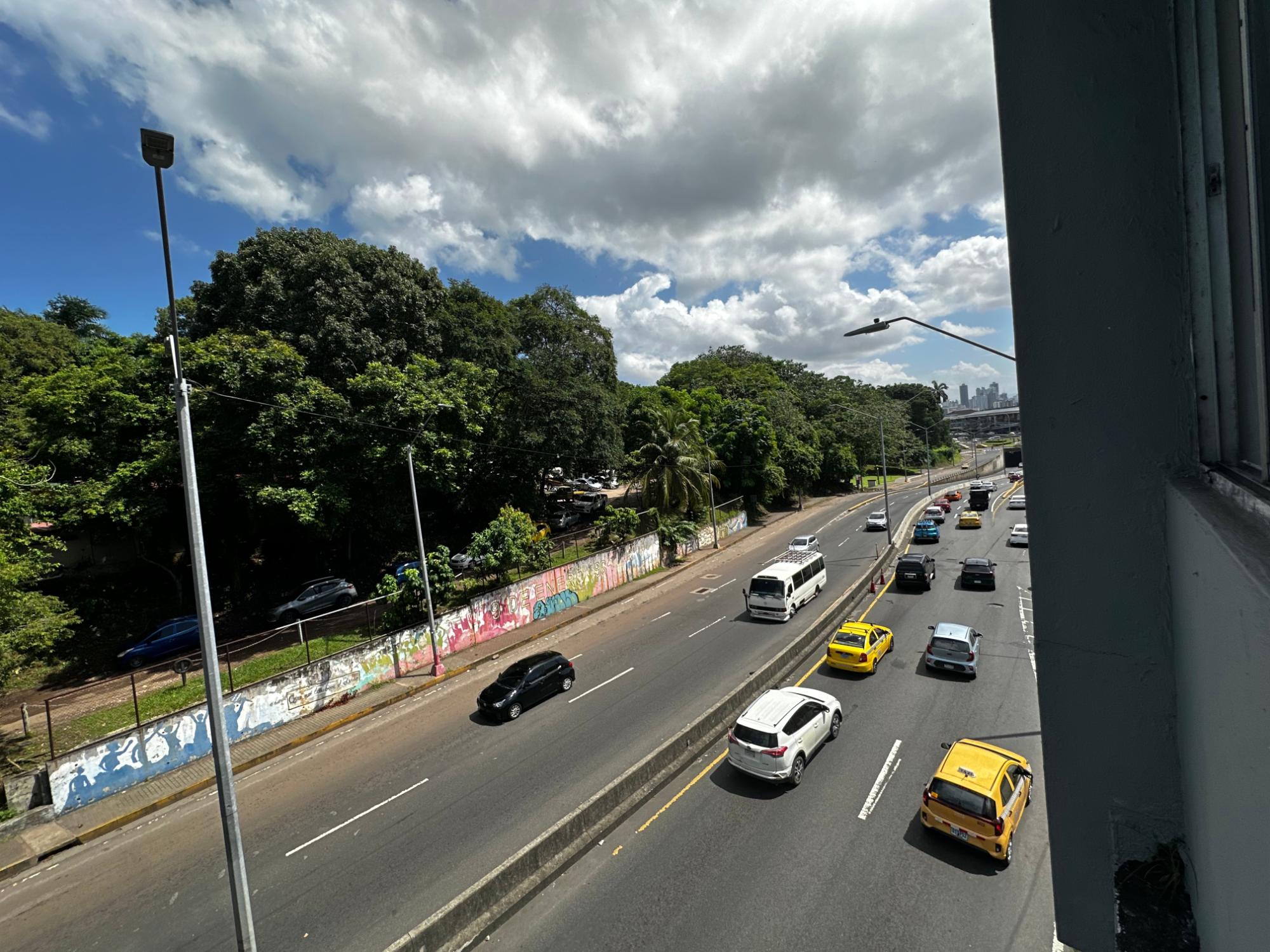 com-0000650b-09.jpg