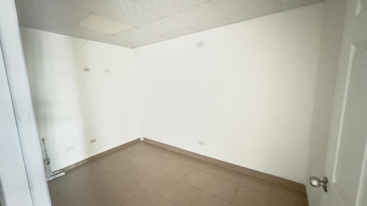com-0000652a-05.jpg