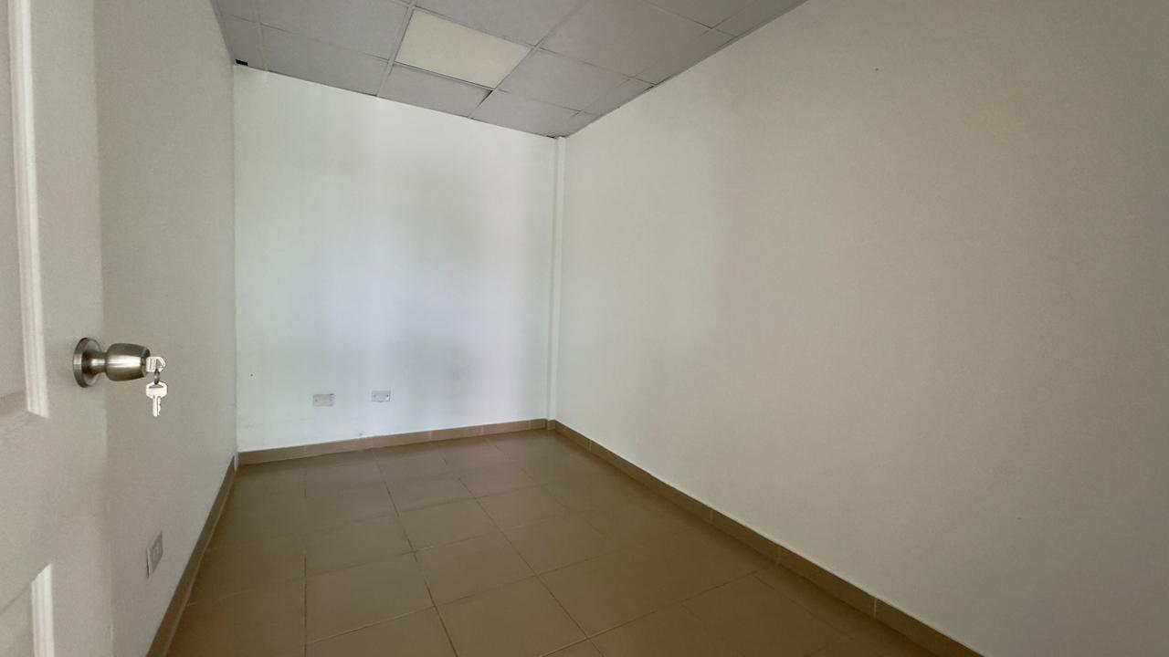 com-0000652a-06.jpg