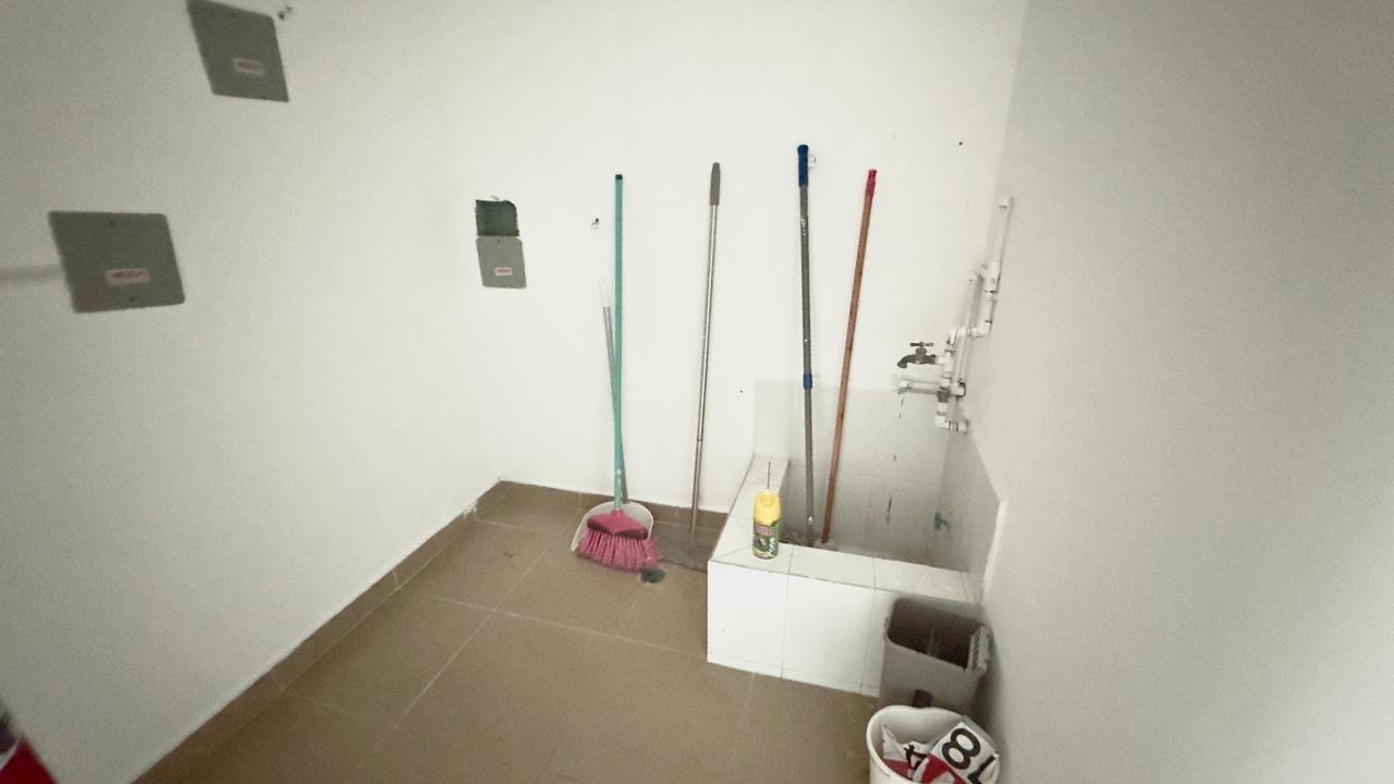 com-0000652a-07.jpg