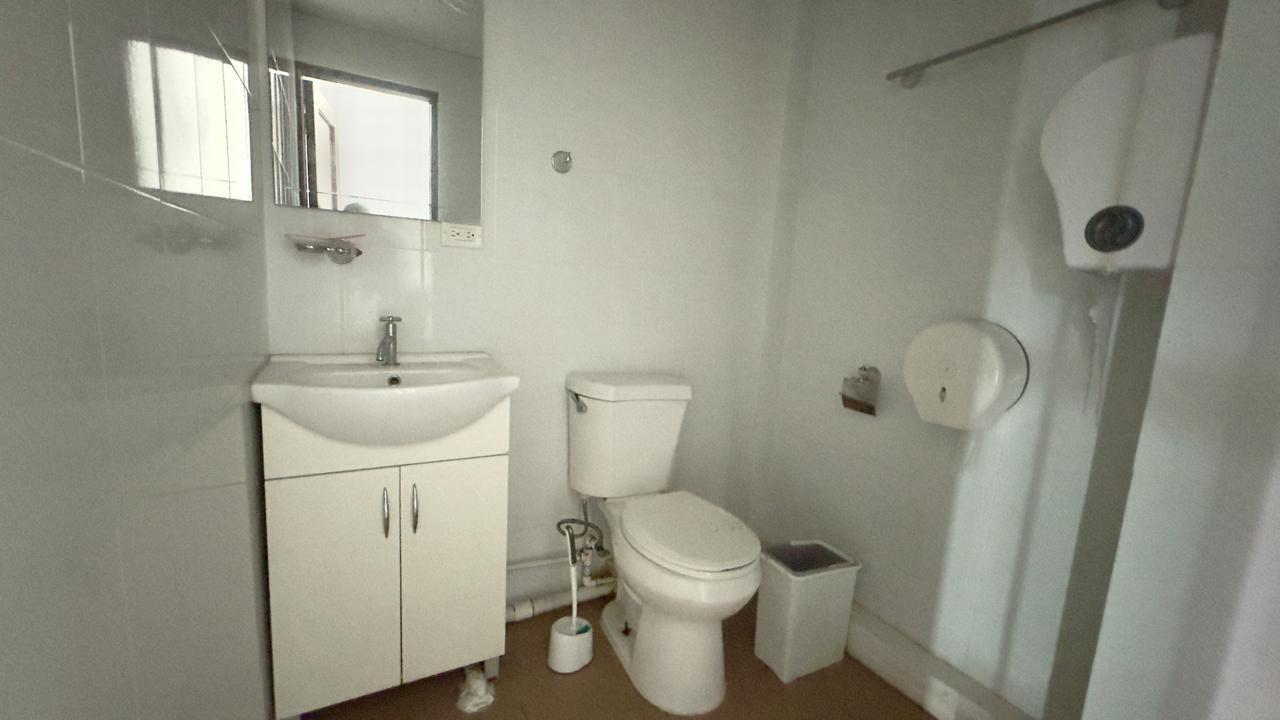 com-0000652a-08.jpg