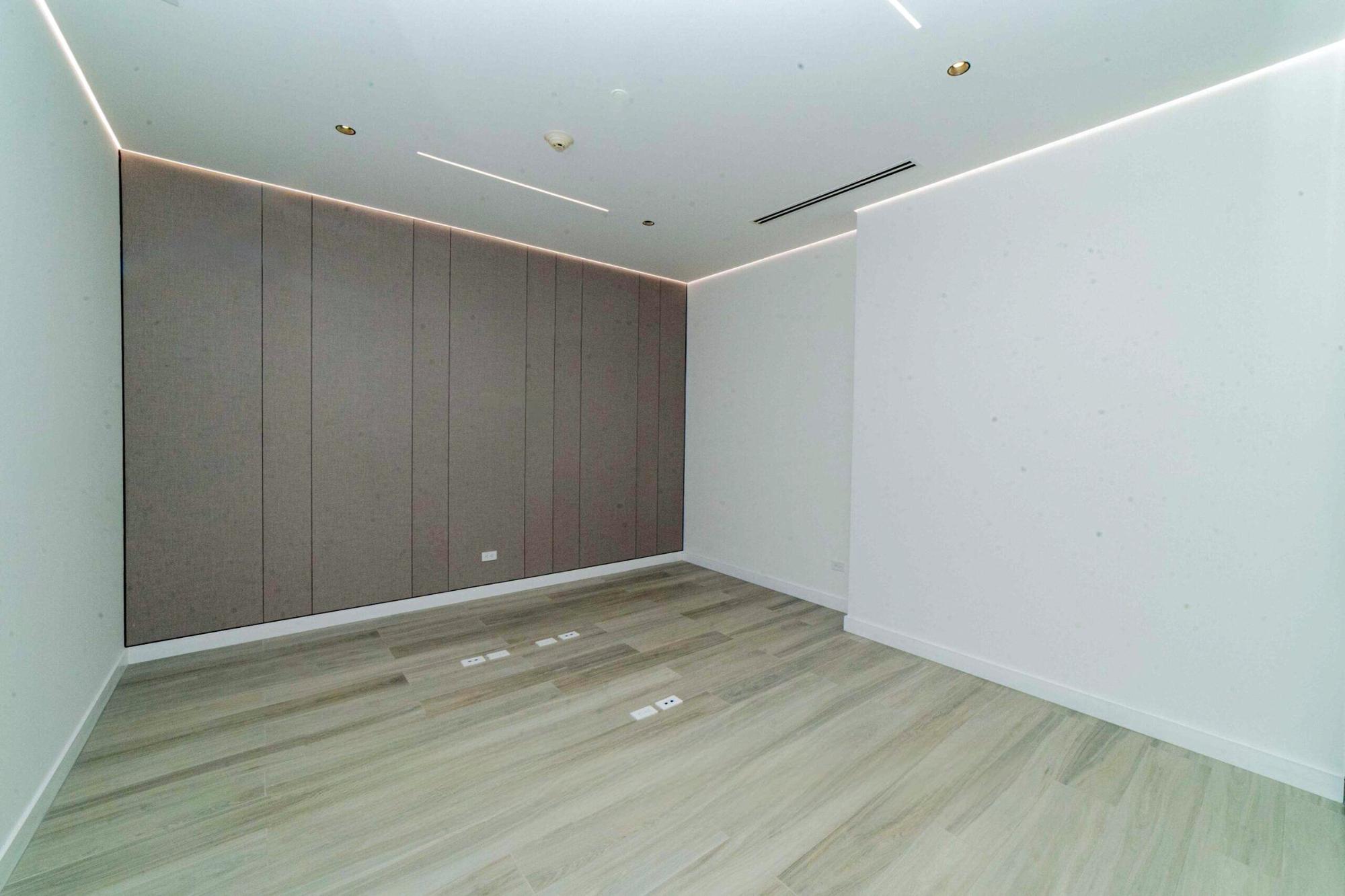 com-000065d1-04.jpg