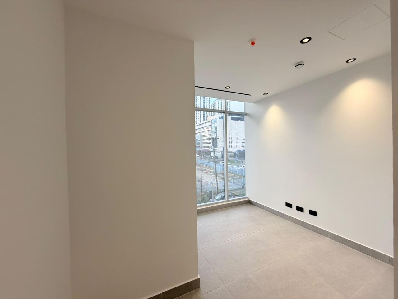 com-00006642-04.jpg