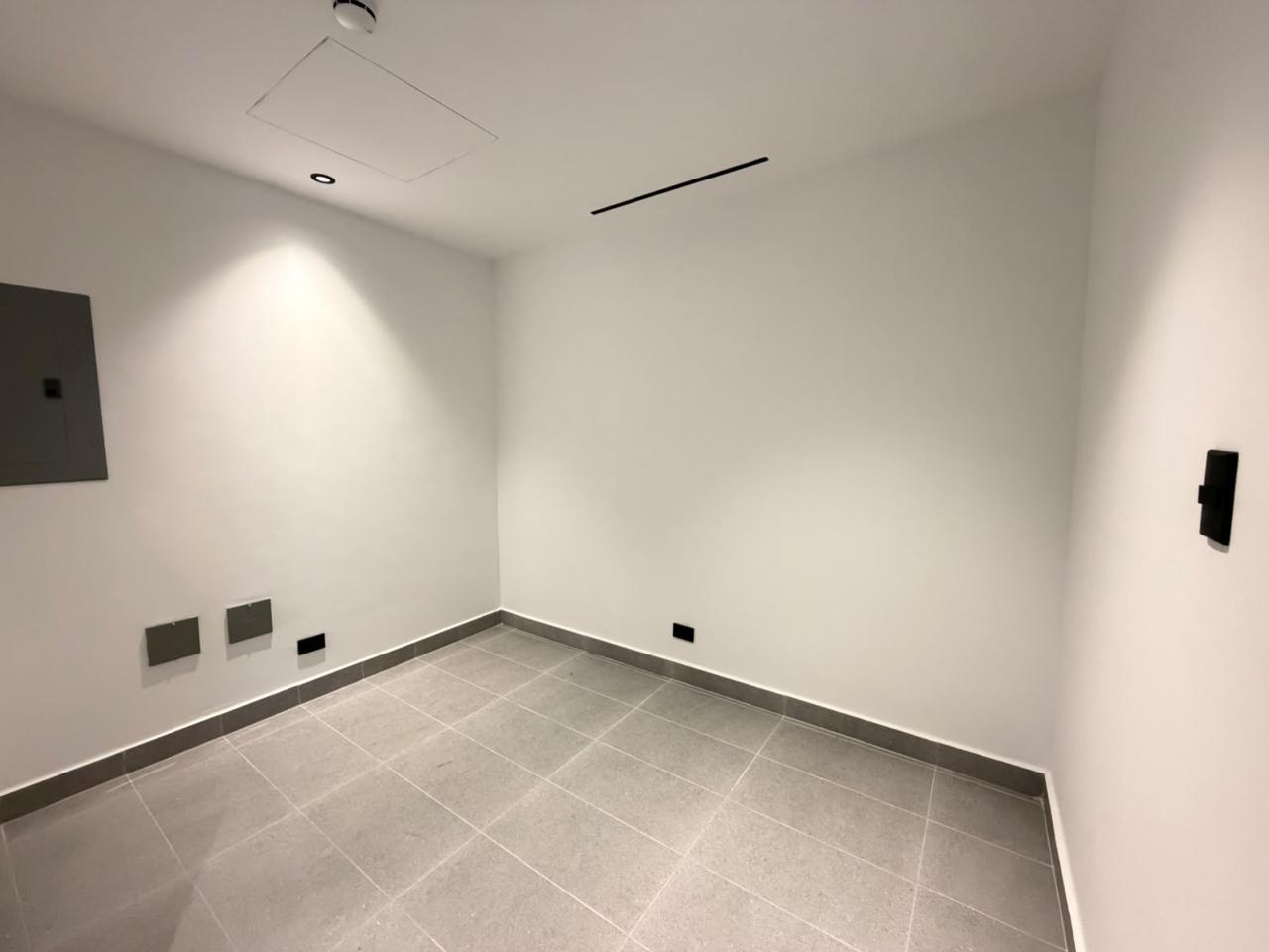 com-00006642-06.jpg